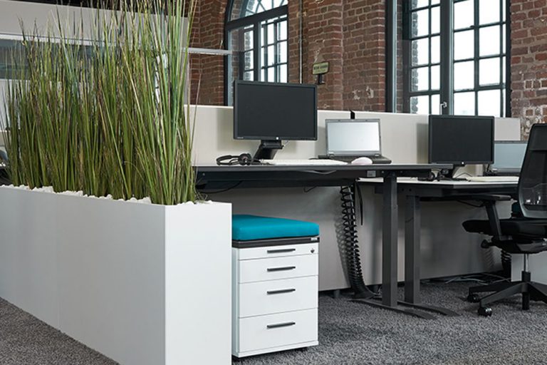 Flächengliederung im Büro mit Trennwänden, -elementen, Raumteilern